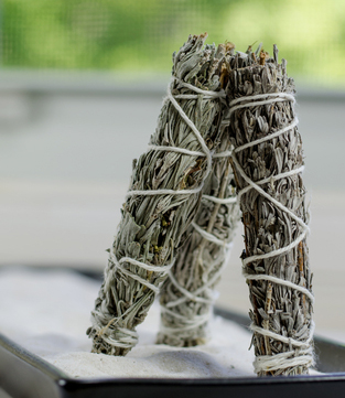 © Ivo9999 | Dreamstime.com - Dry Sage Sticks Photo